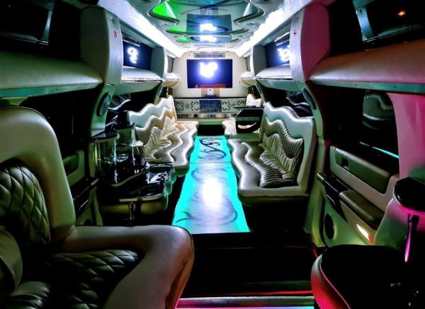 3-Hummer Doppeldecker Stretchlimousine Köln mieten mit Stehhöhe