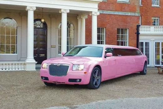 Pinke Chrysler Stretchlimousine für Düsseldorf mieten