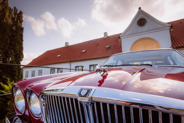 2-Jaguar XJ6