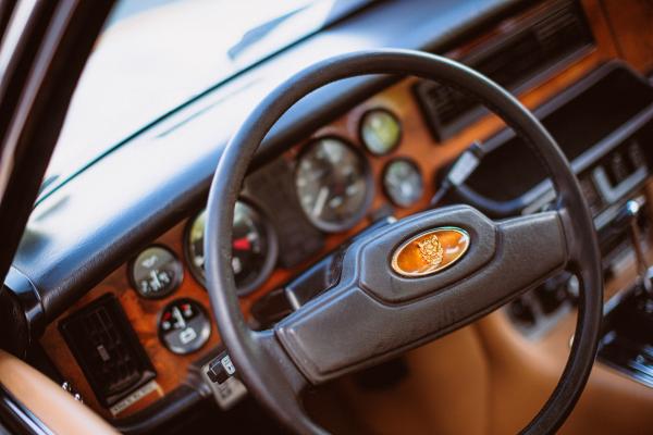 4-Jaguar XJ6