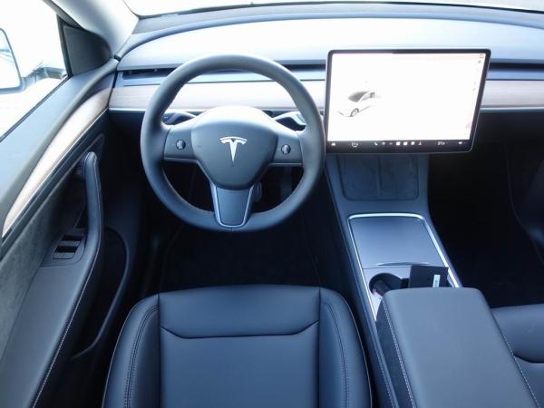 6-MIETWAGEN - Tesla Model Y SR | Y-5500E