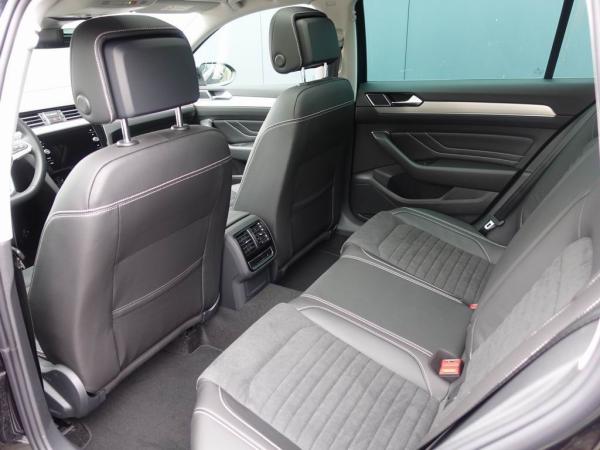 5-MIETWAGEN - VW Passat Variant BlueMotion 2.0 TDI R-Line | YY-5500