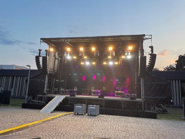 2-SmartStage 120 mieten – Die mobile Bühne für große Events!