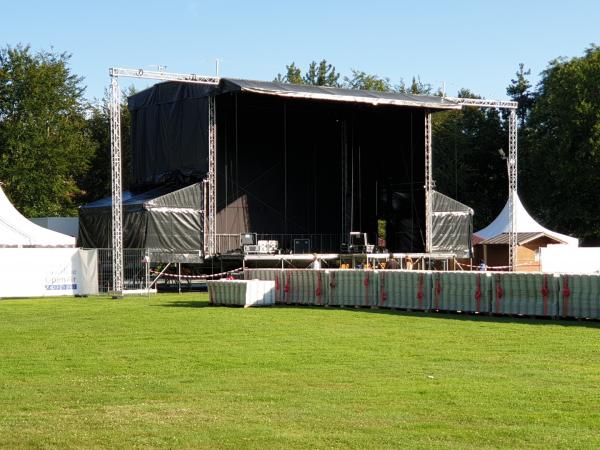 4-SmartStage 120 mieten – Die mobile Bühne für große Events!