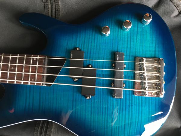 3-E-Gitarre oder E-Baß 1 Tag mieten im Bereich OWL PLZ 32-33