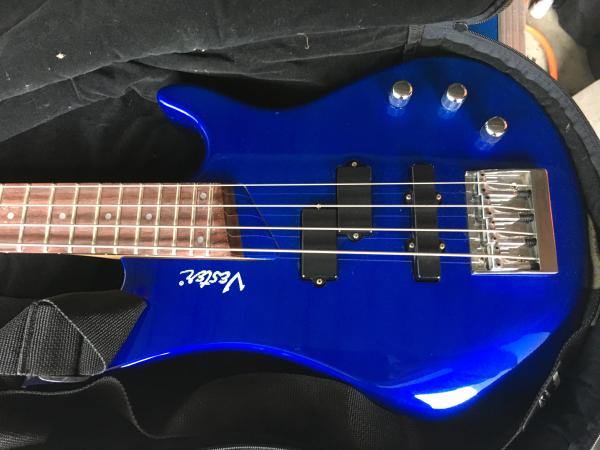 4-E-Gitarre oder E-Baß 1 Tag mieten im Bereich OWL PLZ 32-33