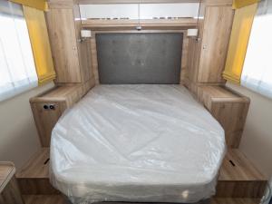 2-Wohnmobil  Rimor Seal 12 Plus