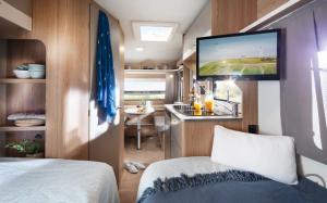 2-Wohnwagen LMC Style 460 E