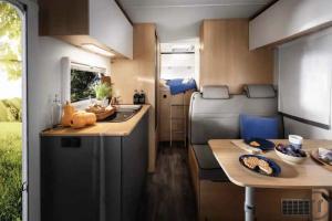 3-Wohnmobil LMC Alkoven 690