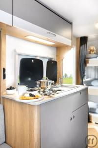2-Wohnwagen LMC Sassino 470 K