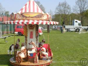 2-Mini Kinderkarussell Nostalgie Pferdchenkarussell 3 Pferde & 3 Kutschen für die kleinen ...