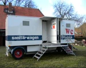 1-Toilettenwagen mit Fäkalientank Toilettenwagen mit 3 Damen & einer Herrentoilette, Edels...