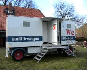 Toilettenwagen mit Fäkalientank Toilettenwagen mit 3 Damen & einer Herrentoilette, Edelstahl Urinal