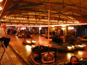 4-Autoskooter Convoy
Mieten sie den Autoskooter( Fahrbahn mit Autos) oder die Autos ohne Fahrbahn