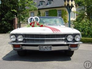 Cadillac de Ville Heckflossen Cabriolet in weiß oder grün, mit Chauffeur. Ideal als Brautwagen.