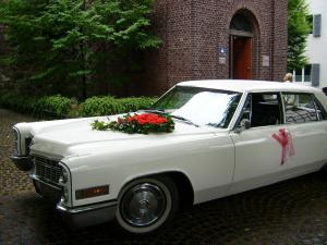 2-Cadillac Fleetwood - Oldtimer -
Hochzeitsfahrzeug mit amerikanischem Flair.