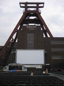 1-Open-Air Kino mit Leinwand 14m x 7m