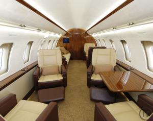 2-Challenger 605 - Mieten Sie diesen Business Jet für 11 Personen.