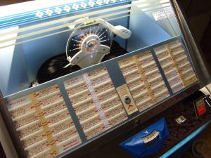 3-Original 60er Jahre Wurlitzer Musikbox mit sichbarem Laufwerk