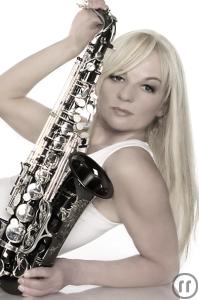 5-einmaliger Showact - Saxophonistin Kathrin Eipert live im Riesenluftballon