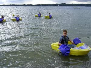 2-PowerPaddler-Boote incl. einem aufblasbaren Wasserbecken