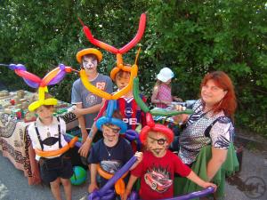 1-Lustige Luftballonhüte und Luftballontiere sind der bunte Spaß auf jedem Fest!