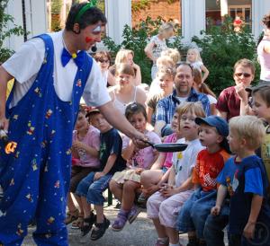 6-Clownerie zum Staunen, Lachen und Mitmachen: "Lustiges aus dem Theaterkoffer"