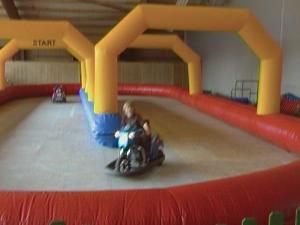 1-Go-Kart Bahn | Tret Go-Karts im Parcour | aufblasbare Rennstrecke 20x10 Meter