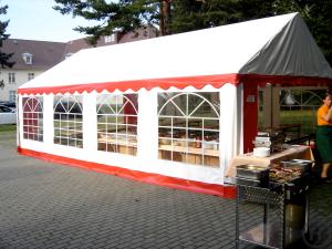 Partyzelt 4m x 8m rot/weiß incl. Auf.- u. Abbau